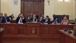 Puntuale ma contestato, strade e nuovo plesso nel bilancio  Tirabassi supera il primo scoglio