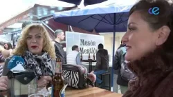 Los ceutíes celebran la 'Tardevieja' sin miedo al agua y dos deseos para 2026: "Salud" y "lo mejor"