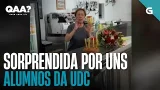 Os alumnos da UDC HOMENAXEAN á responsable da CAFETERÍA | QUEN ANDA AÍ?