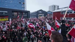Des milliers manifestent à Nuuk contre le plan de Trump d’annexer le Groenland