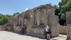 Ndërtim pa leje në Butrint/ Në gjyq ndërtuesi dhe 4 inspektorë të IMT Sarandë | ABC News Albania Ndërtim pa leje në Butrint/ Në gjyq ndërtuesi dhe 4 inspektorë të IMT Sarandë | ABC News Albania