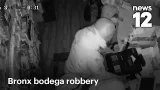 Эксклюзивное видео: 7000 долларов украдено во время ограбления магазина в Бронксе | News 12
