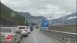Ngricat rëndojnë trafikun në aksin Elbasan-Librazhd-Prrenjas, radhë kilometrike automjetesh