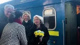 Von der Leyen à Kyiv alors que l’Ukraine marque quatre ans de guerre russe Von der Leyen à Kyiv alors que l’Ukraine marque quatre ans de guerre russe