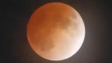 赤銅色に染まる「皆既月食」道内でも　地球の影に月が重なり幻想的　次は2029年の元日に