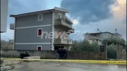 Krimi horror në Vlorë/ 50-vjeçari e la gruan të pajetë në urgjencë dhe... pamje nga vendngjarja Krimi horror në Vlorë/ 50-vjeçari e la gruan të pajetë në urgjencë dhe... pamje nga vendngjarja