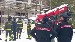 Sul tetto per protesta  denunciati gli otto egiziani  Biglietto pagato per Verona